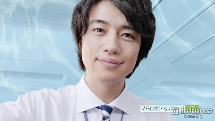 斎藤工がスーツ姿で大接近 集中できない の声も モデルプレス 斎藤工がスーツ姿で大接近 集中できない の声も モデルプレス