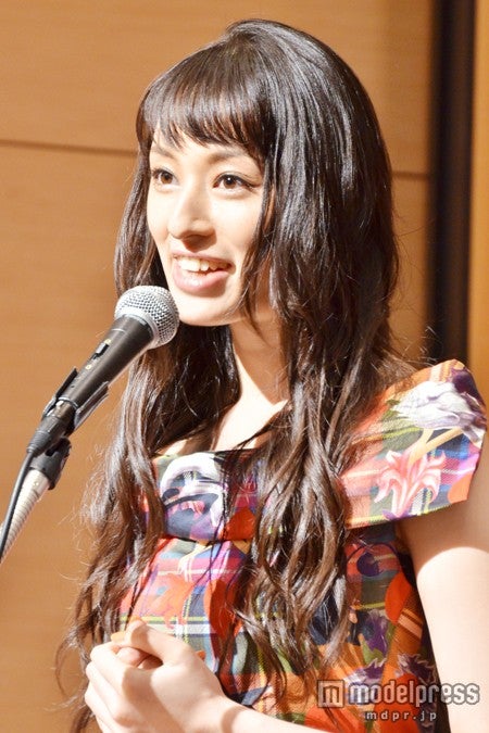 第4回『このライトノベルがすごい！』大賞授賞式でプレゼンターを務めた栗山千明