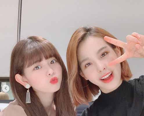 NiziU・MAKO&RIKU、仲良し2ショットに反響 “写り込み”にも注目集まる