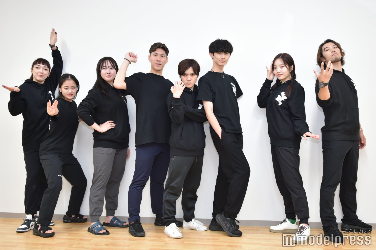 （左から）本郷理華、渡辺倫果、本田望結、田中刑事、宇野昌磨、島田高志郎、本田真凜、無良崇人（C）モデルプレス