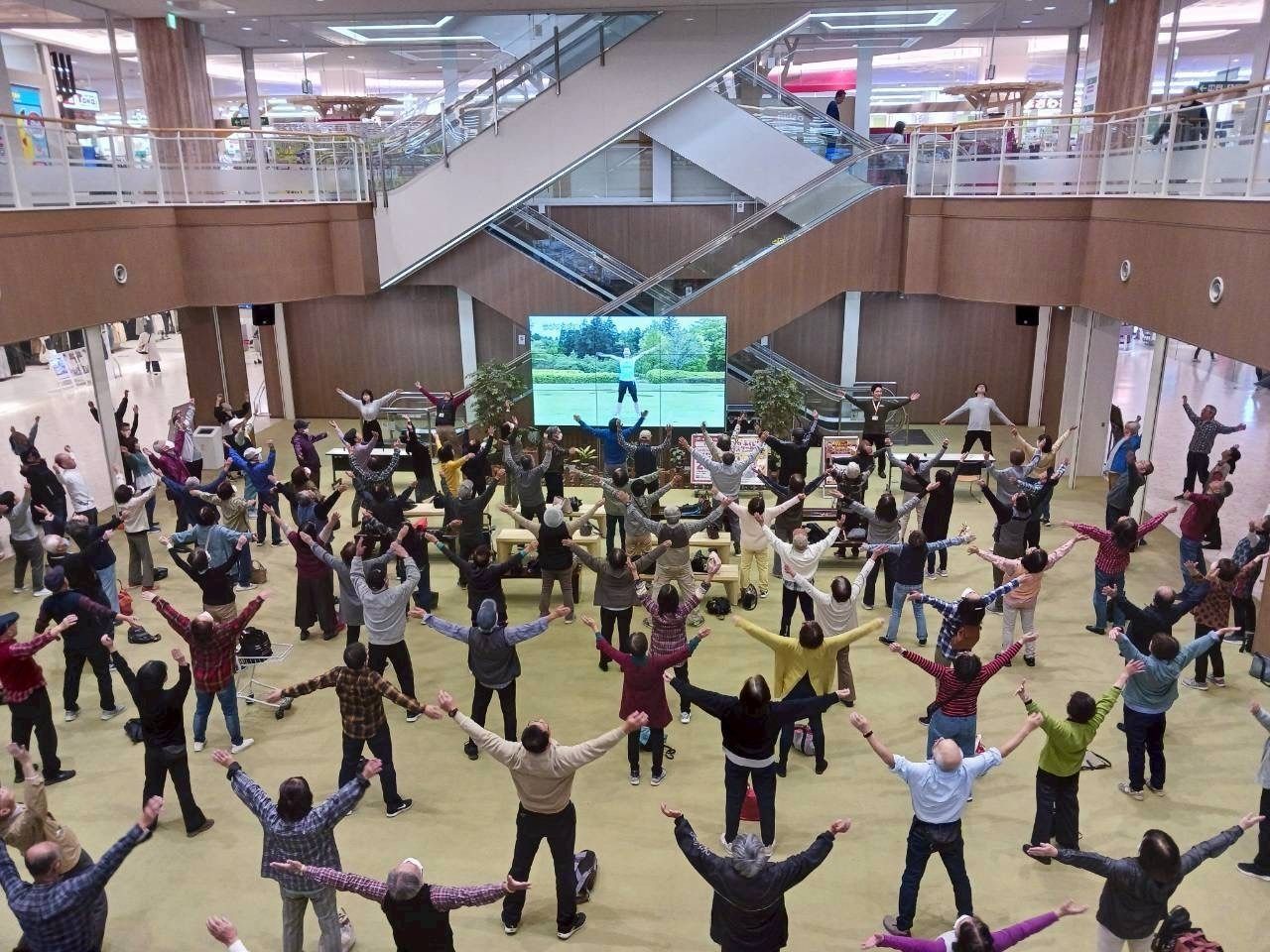 カラフルタウン岐阜のラジオ体操 最高の231人が参加、交流の場に