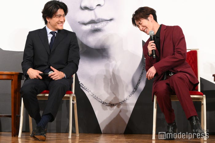 日本へ壮大なエールを送った渡辺翔太、友達のいとこがサッカー選手と紹介する森本慎太郎(C)モデルプレス