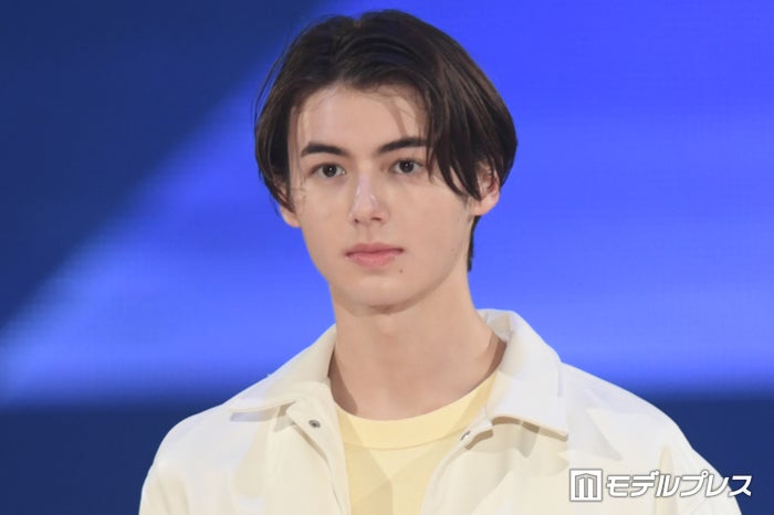 Z世代から人気誇るイケメン・翔、ホワイトシャツで爽やかな魅力弾ける【札幌コレクション2024SS】