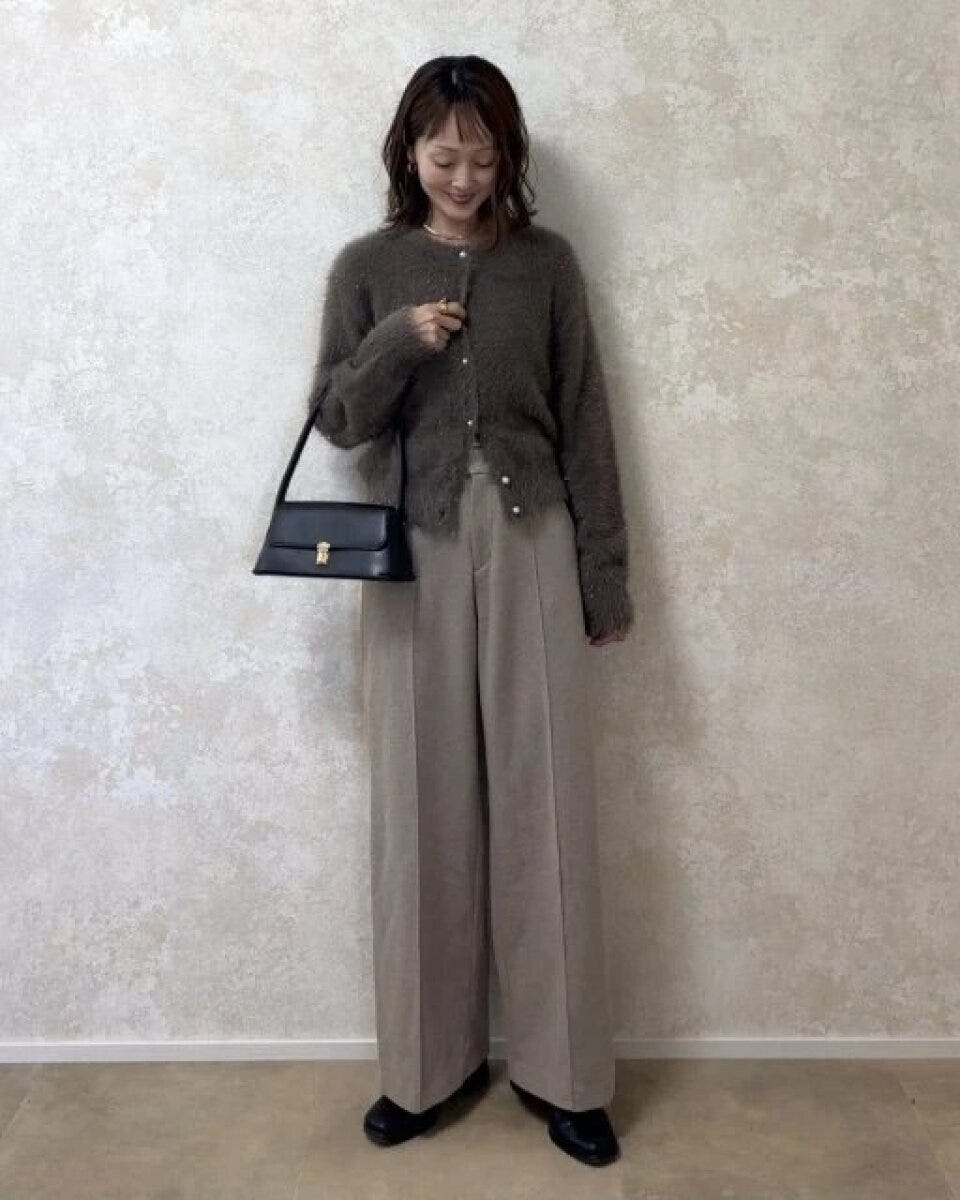 guシャイニークルーネックカーディガン着回しワントーンコーデ