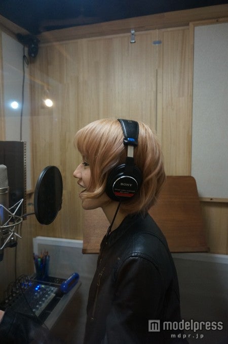 水沢アリーのレコーディング風景