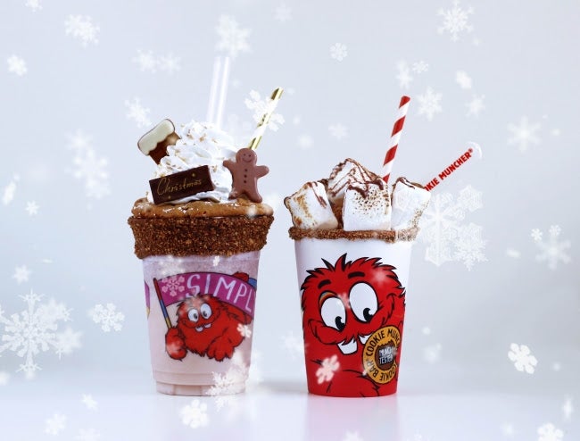 焼マシュマロ入りホットチョコレート　￥600、バノフィーフリークシェイク　￥1,000（税込）／画像提供：クッキータイム・ジャパン