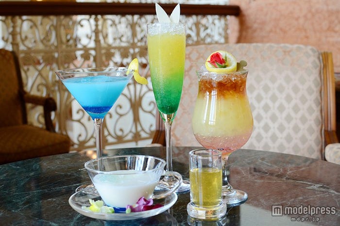 「美女と野獣」、「シンデレラ」、「ふしぎの国のアリス」、「ティンカー・ベル」がテーマ