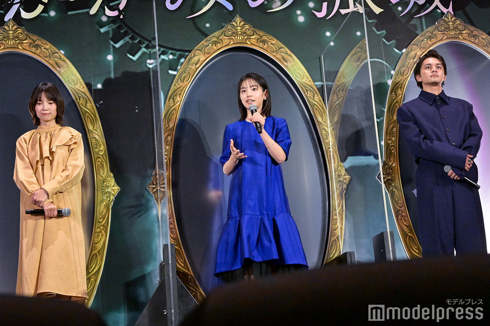 （左から）宮崎あおい、當真あみ、北村匠海（C）モデルプレス