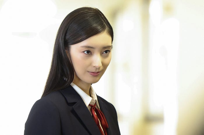 宮本茉由「レプリカ 元妻の復讐」第1話(C)テレビ東京