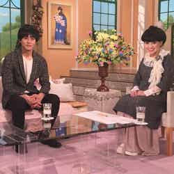 松坂桃李（左）、黒柳徹子（C）テレビ朝日