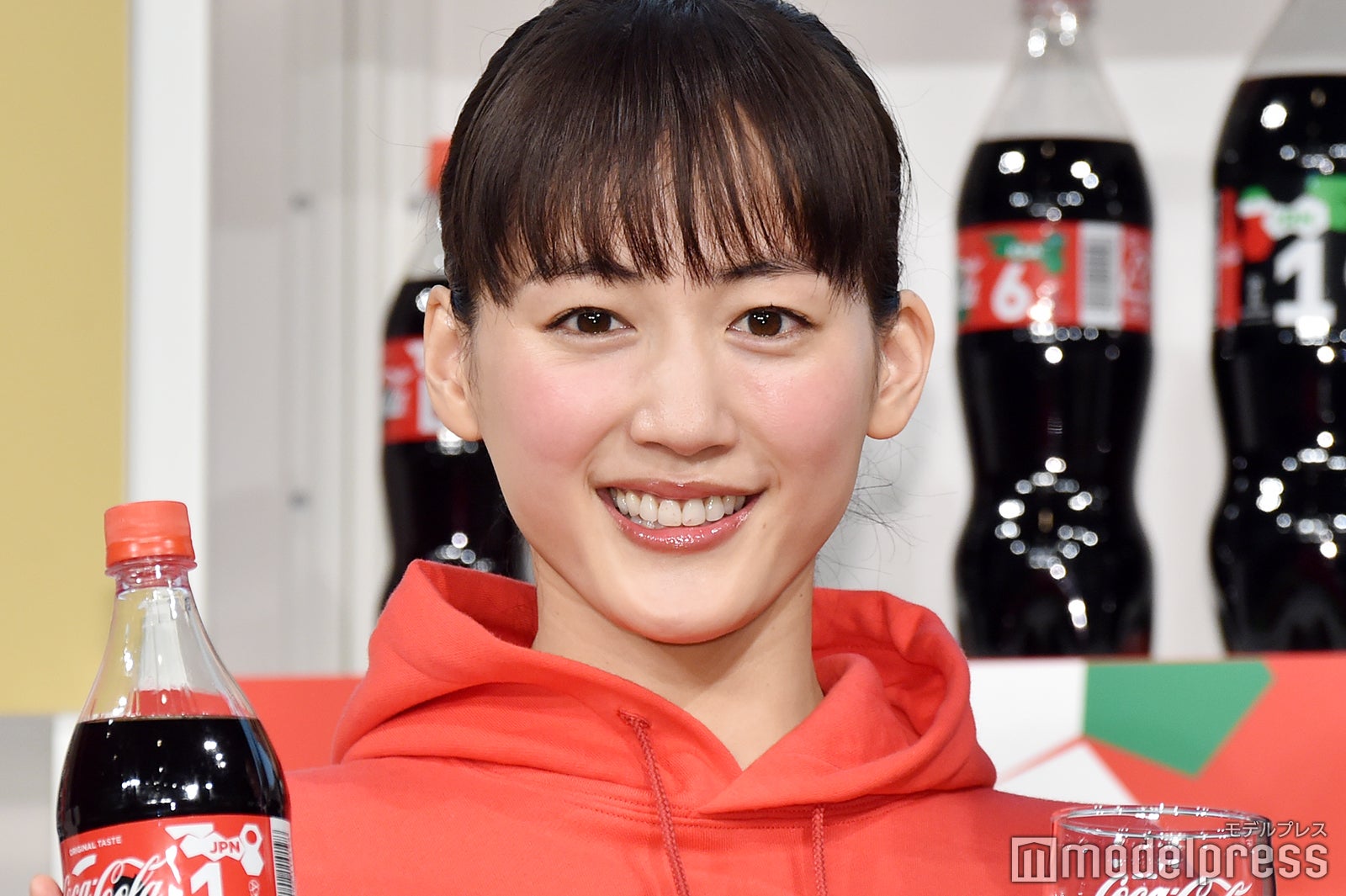 綾瀬はるか、フリーキック生披露で驚きの上達「飲み込みが早いみたい」