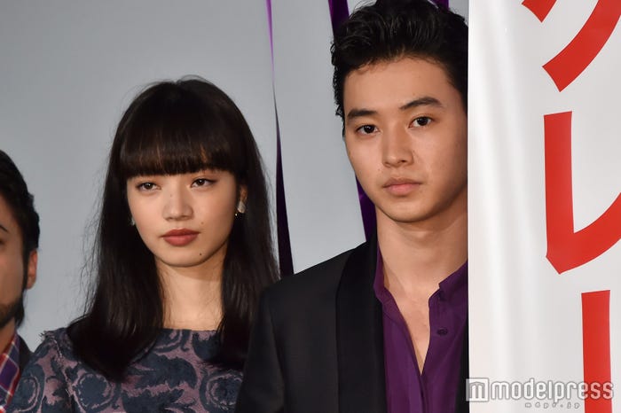 小松菜奈、山崎賢人 (C)モデルプレス