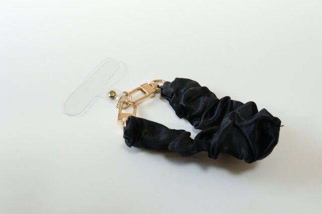 ストラップシート付シュシュハンドルストラップ　ダイソー　黒