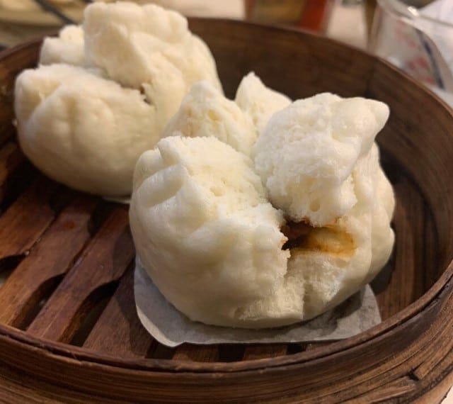 甘じょっぱさがクセになるチャーシュー包は定番の点心のひとつ