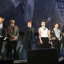 （左から）オク・テギョン、キム・スヒョン、ペ・ヨンジュン、J.Y.Park、チャン・ウヨン、ペ・スジ　Licensed by KBS Media Ltd.(C)2011 KBS. All rights reserved.