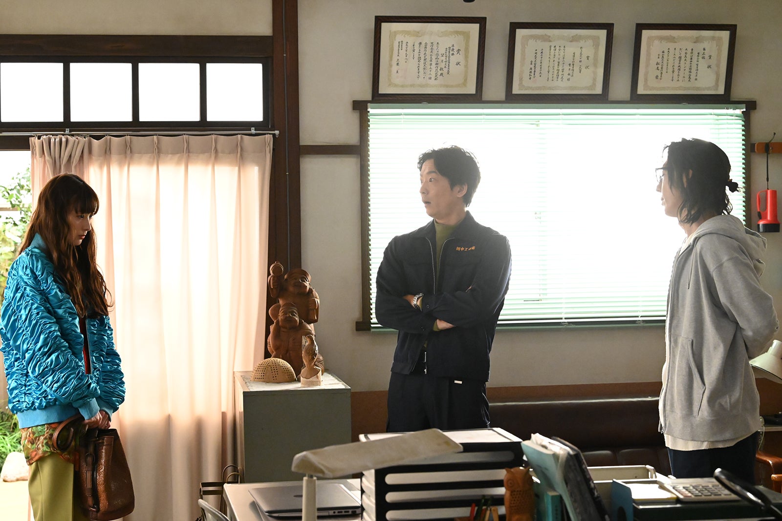 宮本茉由、小久保寿人、高橋一生「6秒間の軌跡～花火師・望月星太郎の2番目の憂鬱」第1話より（C）テレビ朝日