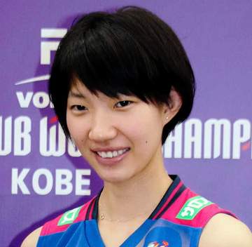 バレー女子元日本代表 昨年誕生長女との2ショットに反響 「足の指長！小指長！」元チームメート反応