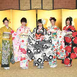 NMB48（左から）石塚朱莉、加藤夕夏、白間美瑠、内木志、古賀成美 （C）AKS