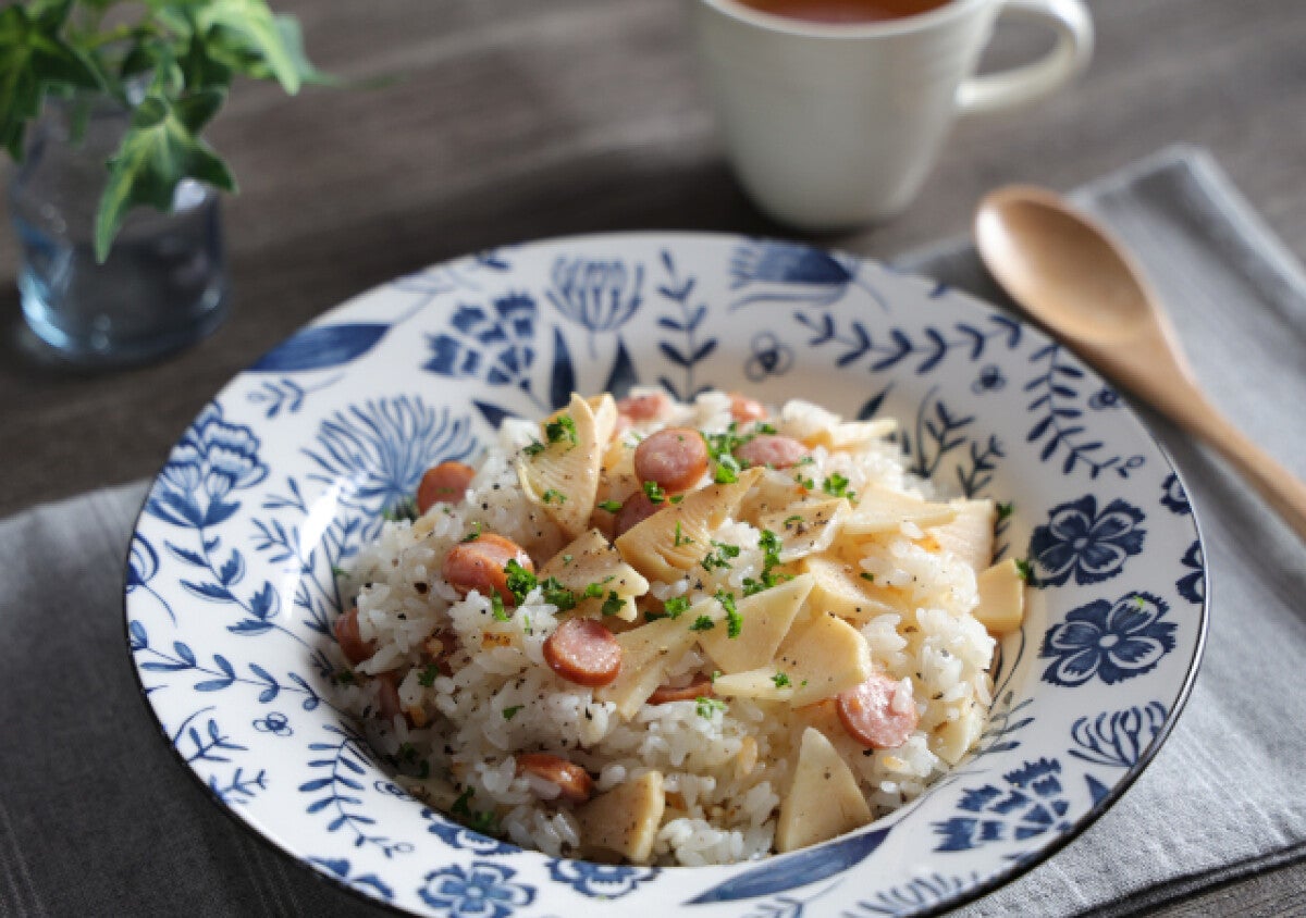 「たけのこごはんの最適解見つけた！」炊飯器で炊くだけ！たけのことソーセージの白だしピラフ