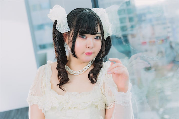 「解雇から1年で30キロ増」元アイドル藤田シオン “自虐写真”の大バズりでフォロワー10万人増の逆転劇