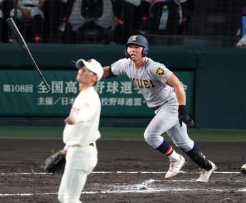 仙台育英 3年ぶりベスト8 初回に主砲・田山の先制打などで3点を先取、中盤、終盤にも加点 3投手の継投で反撃しのぐ