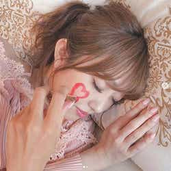 モデルプレス - 菊地亜美、リア充写真の“現実”明かし話題に「好感度爆上がり」「爆笑した」