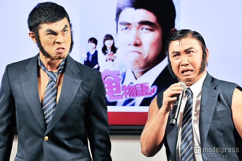 変顔対決に…／（左から）小島よしお、スギちゃん