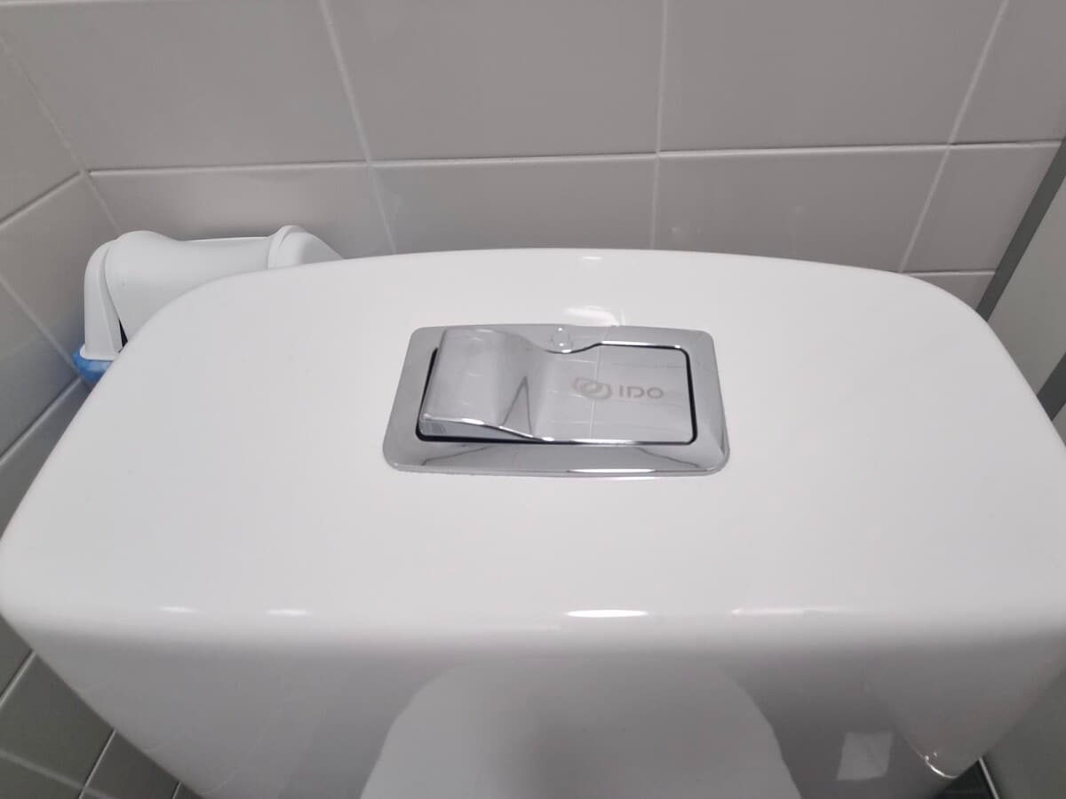 トイレの水洗ボタン