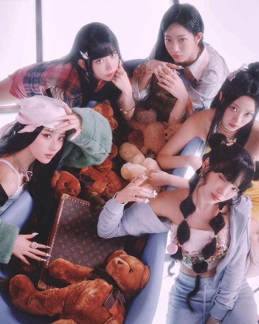 LE SSERAFIM（P）＆（C）SOURCE MUSIC