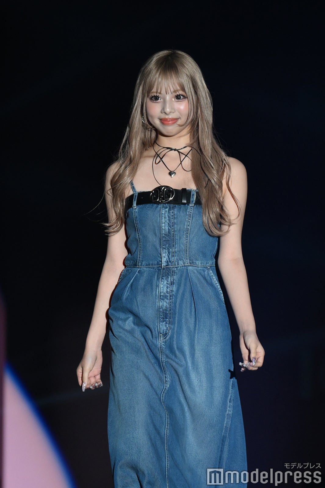 今日好き」あいさ、美デコルテ披露 ブラックチョーカーが