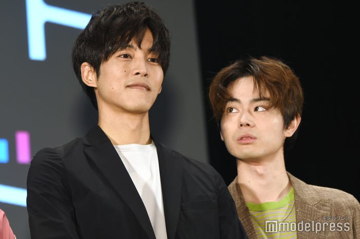 松坂桃李に「どうすればいいんですか?」と聞くも流される菅田将暉 (C)モデルプレス