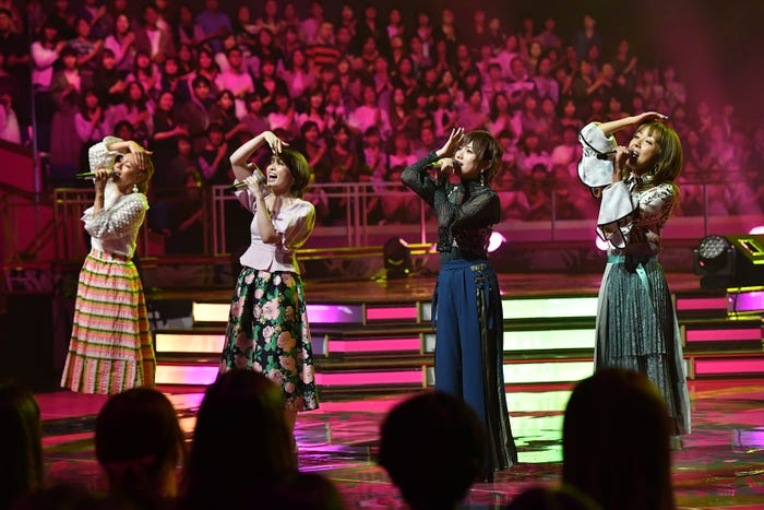 LINA、MINA、岡田奈々、REINA『UTAGE!』秋のメドレー祭りより(C)TBS
