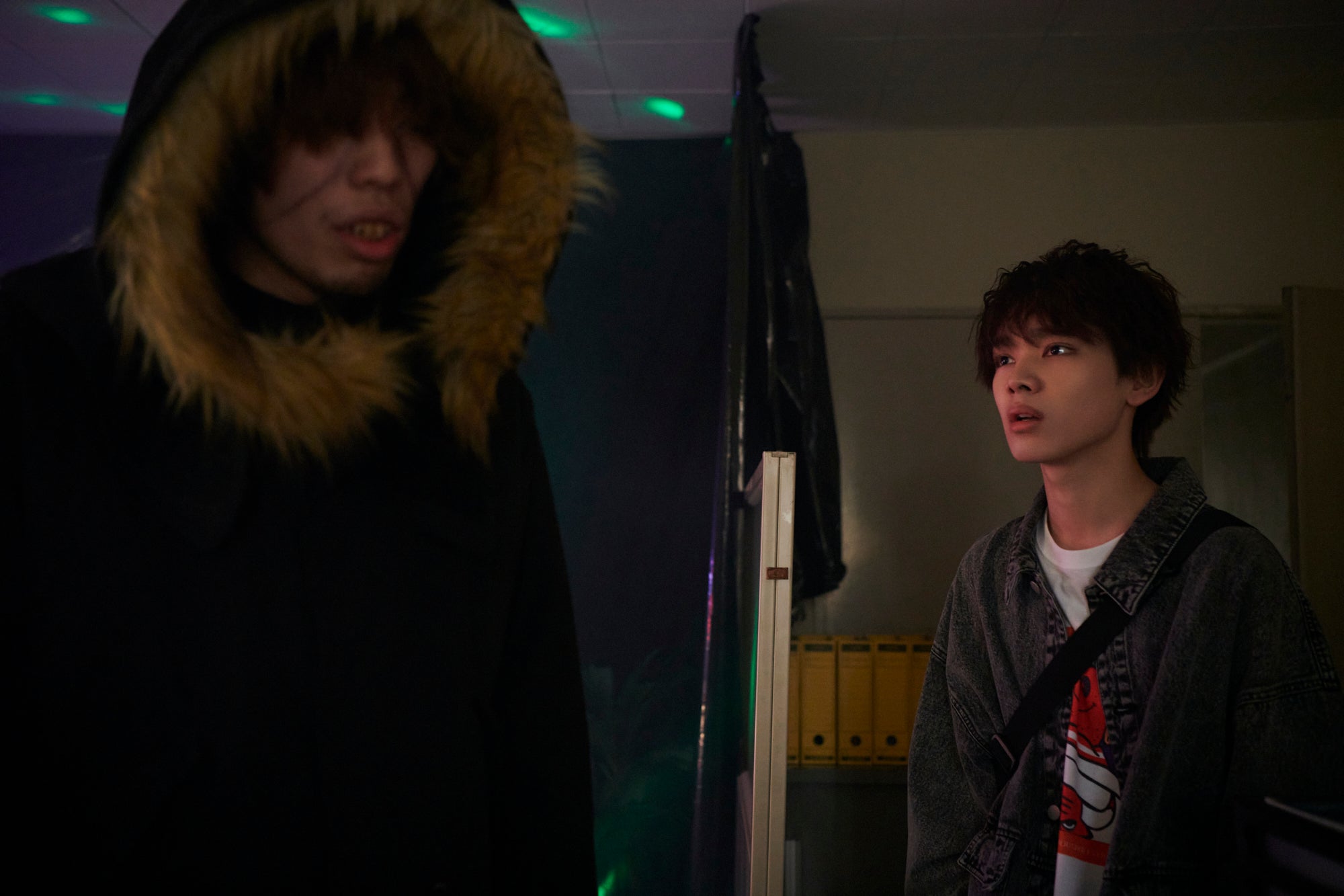 東啓介、宮世琉弥（C）2022 真鍋昌平・山崎童々・小学館／ドラマ「闇金サイハラさん」製作委員会・MBS