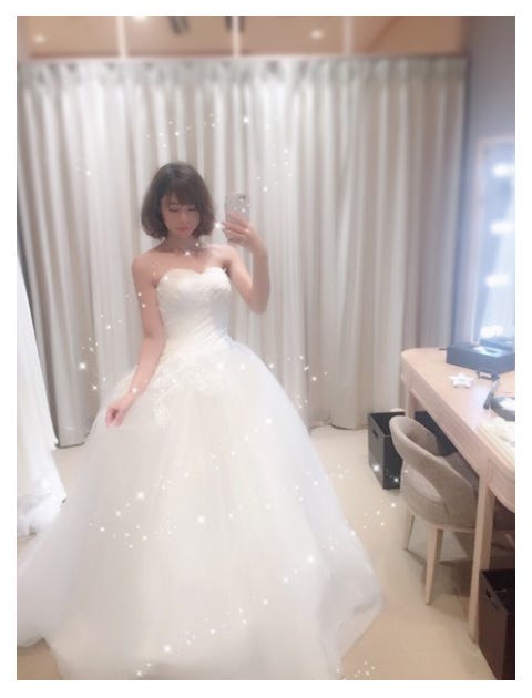 人生初ウエディングドレス/有村藍里オフィシャルブログ(Ameba)より