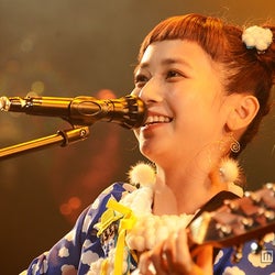 モデル三戸なつめ 感極まる 歌う姿にファン胸キュン スマイルにやられた モデルプレス モデル三戸なつめ 感極まる 歌う姿にファン胸キュン スマイルにやられた モデルプレス