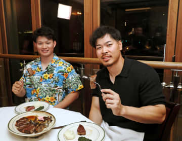 阪神・佐藤輝 ベッツから名手の極意 守備をテーマに5日間「新しいものあった」米国で合同自主トレ明かす