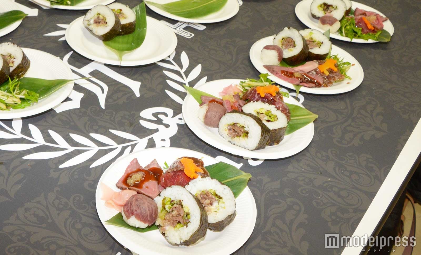 熟成肉を使った1プレートが人気 （C）モデルプレス