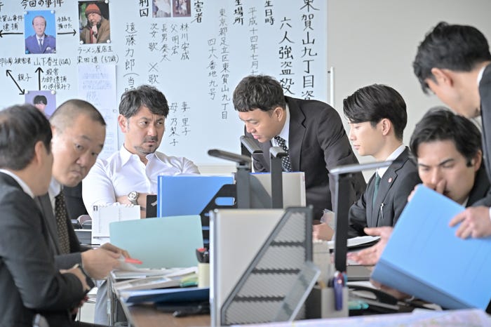 藤本隆宏、斉藤優、絃瀬聡一「クジャクのダンス、誰が見た?」(C)TBS