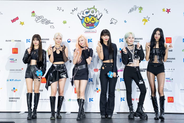 EVERGLOW「KCON LA 2023」SHOW DAY3 RED CARPET(C)CJ ENM Co., Ltd, All Rights Reserved