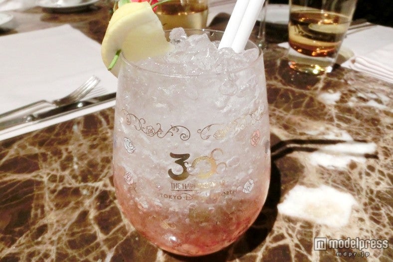 コレクタブルグラス、30周年のロゴ入り