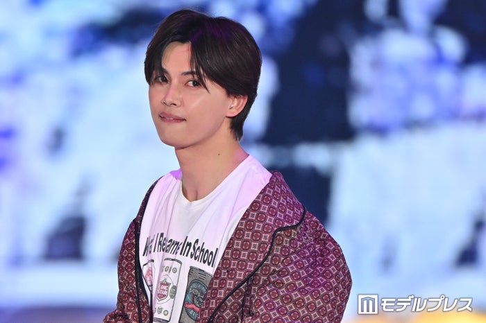 草川直弥、ラフなファッションに歓声「ずるい」「爆ビジュ」【ガルアワ2026SS】