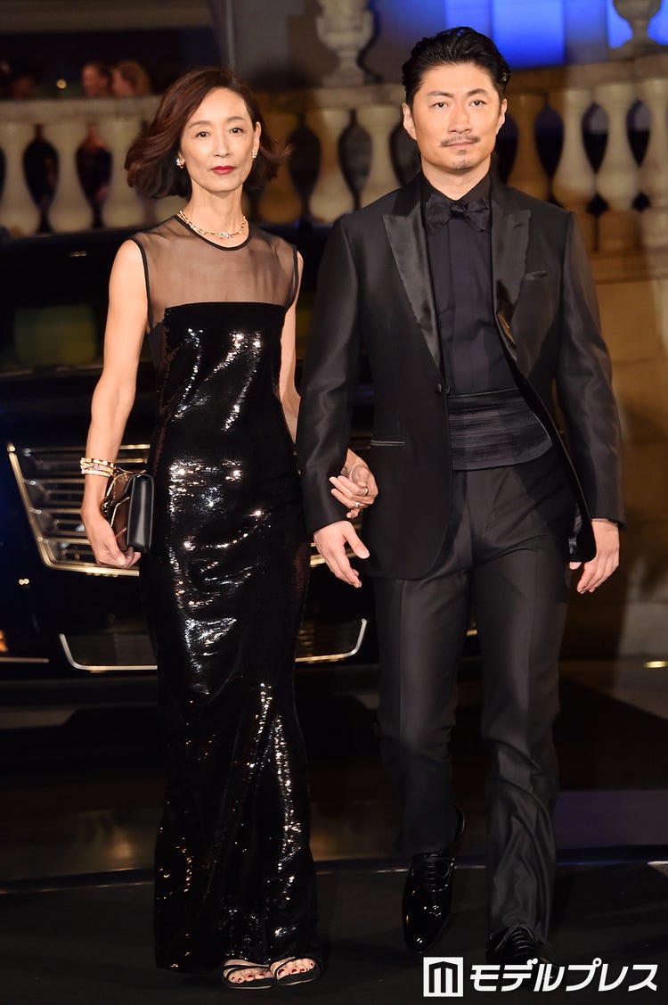 画像1 11 Exile Makidai 腕組みエスコート オールブラックスーツで登場 Bazaar Icons モデルプレス