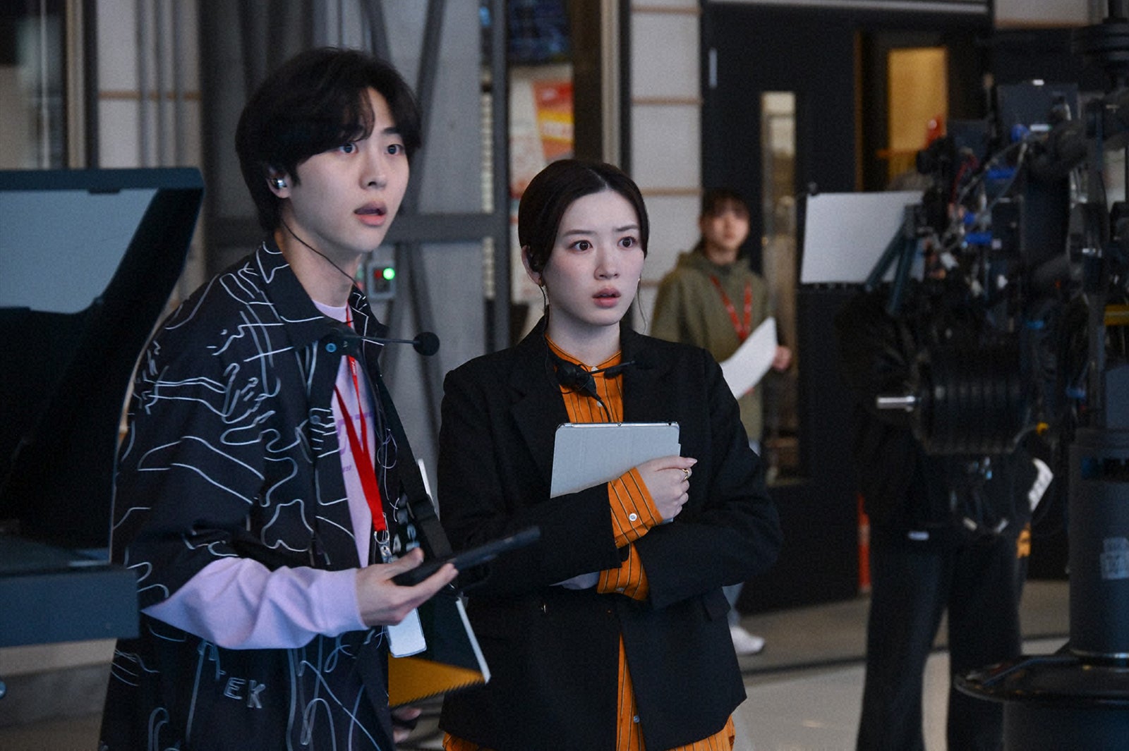 キム・ムジュン、永野芽郁「キャスター」第2話（C）TBS