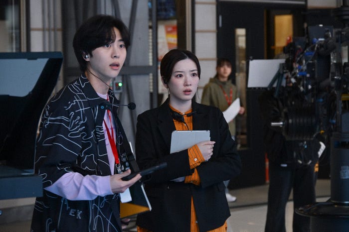 キム・ムジュン、永野芽郁「キャスター」第2話(C)TBS