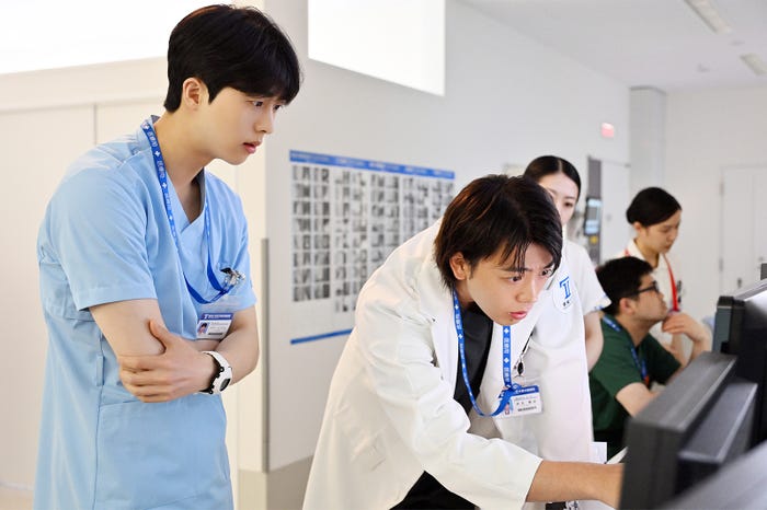 キム・ムジュン、竹内涼真「ブラックペアン シーズン2」第3話より(C)TBS