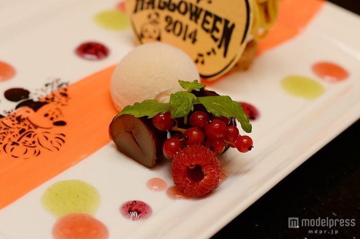 「“ディズニー・ハロウィーン”デザートセット オリジナルティーストレーナー付き」