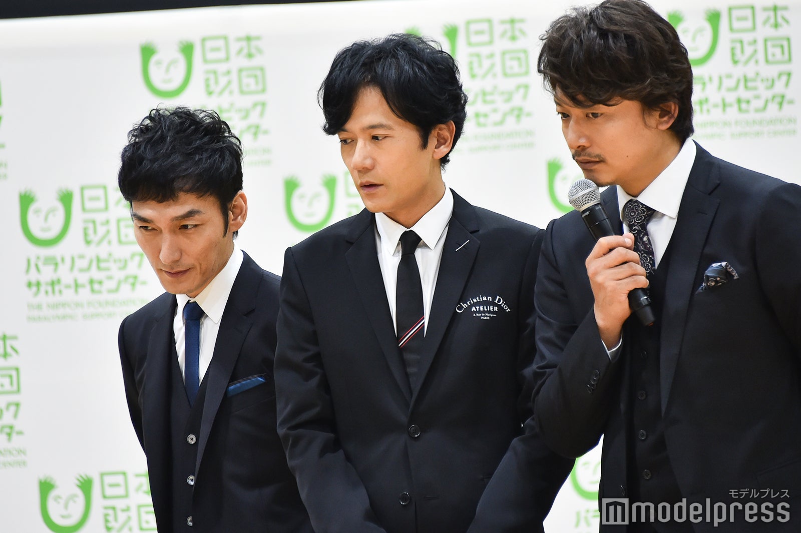 杉村選手の高難度な技を見守る3人 （C）モデルプレス