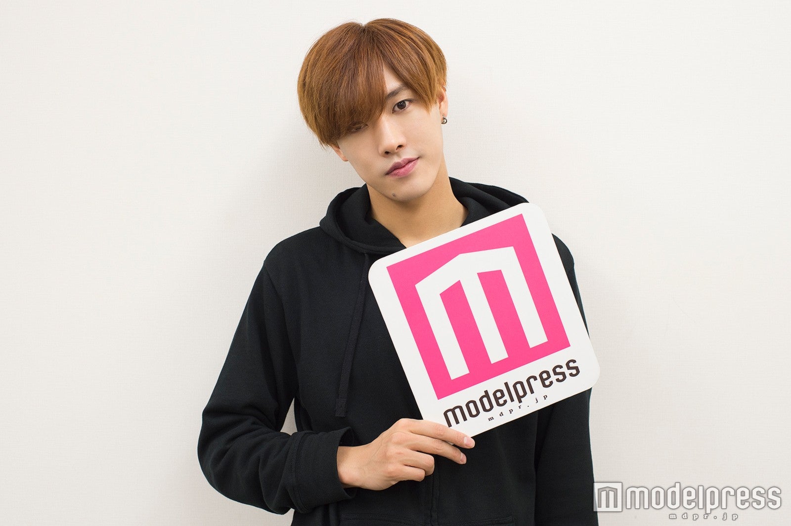 「盛大なホストショーが始まります！」（C）モデルプレス