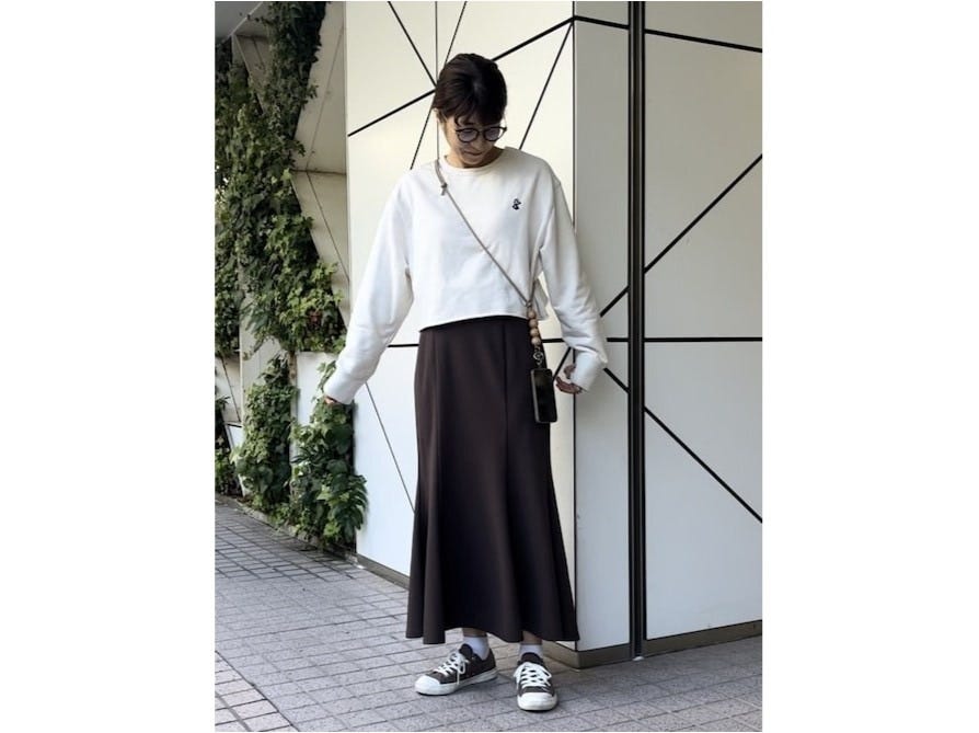 秋の行楽シーズンにも便利！ 何にでも合うシンプルスニーカーは買い　出典：WEAR