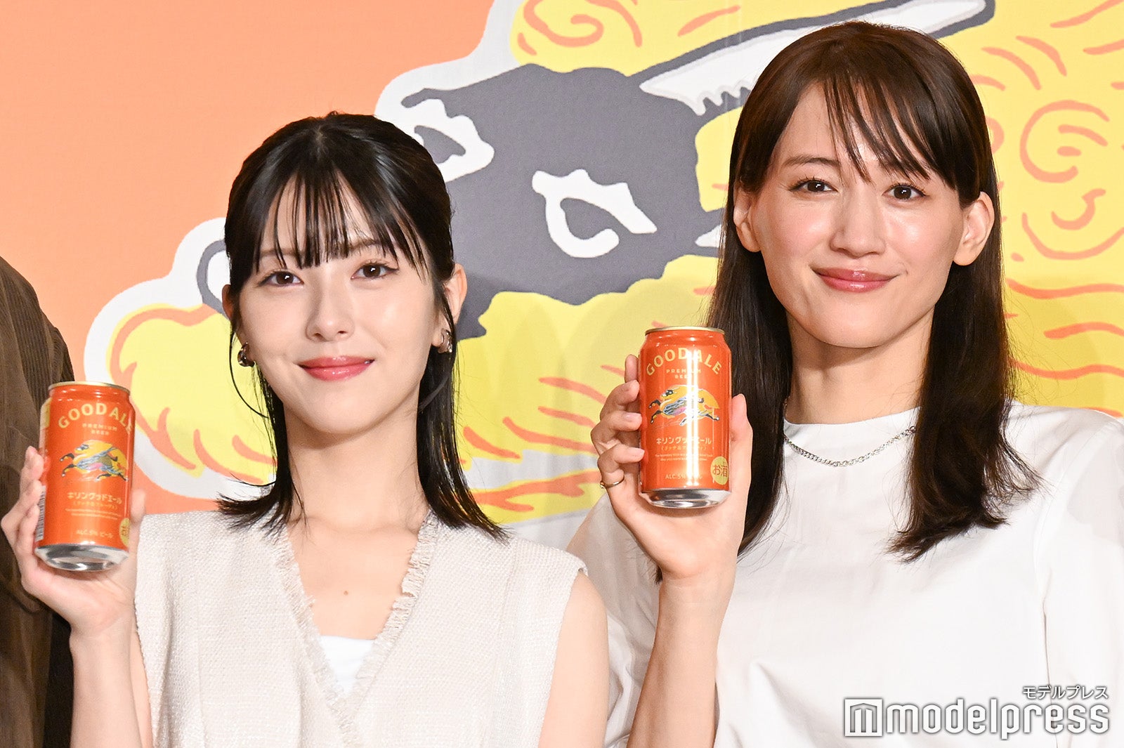 浜辺美波、綾瀬はるか（C）モデルプレス